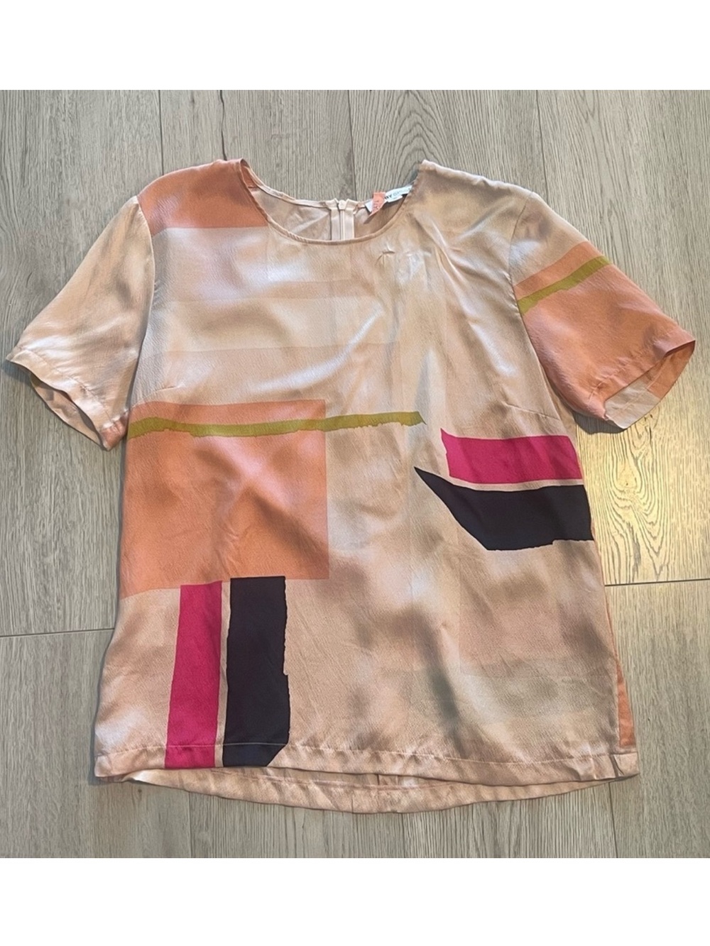 See By Chloé 100% Silk Pink Geometric Satin Crewneck T-Shirt Blouse